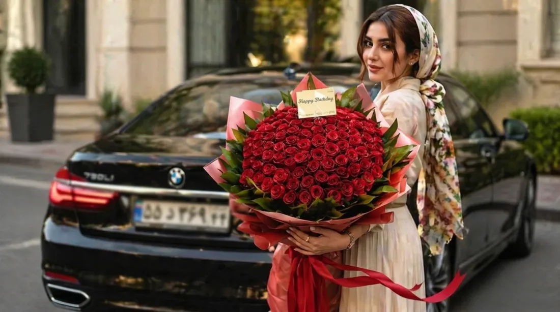 مشاهده محصولات گلفروشی پوژان شامل دسته گل، باکس گل و گل‌آرایی ژورنالی
